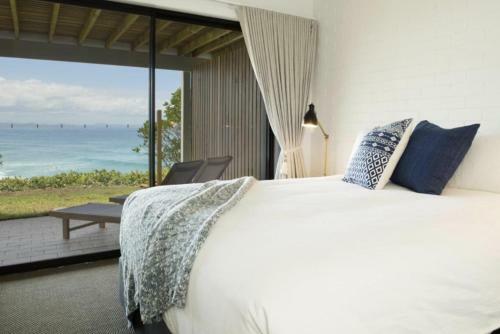 Jane's On Wategos Villa 1, 37 Marine Parade - 3 Bed Villa