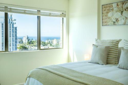 New Listing Retro Beach Style Apartment With Ocean Views