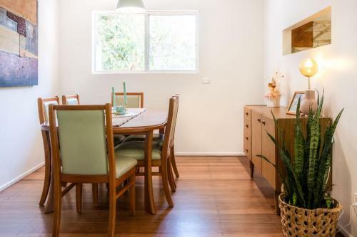 Mid-century Modern Retro Beach House Minutes To Beach