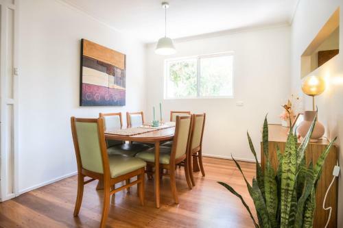 Mid-century Modern Retro Beach House Minutes To Beach