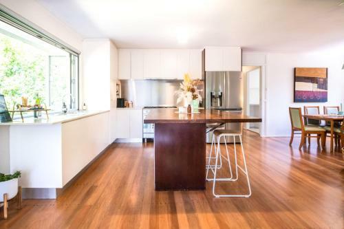Mid-century Modern Retro Beach House Minutes To Beach