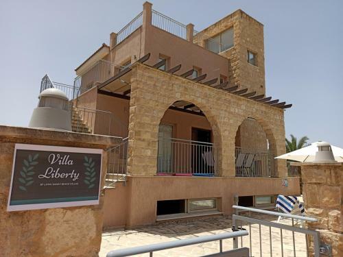 Villa Liberty - 4 Bedroom Beach Villa With Private Swimming Pool