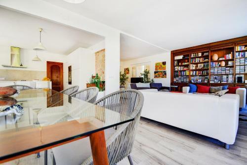 Villa Es Torrent� (High Flyer)