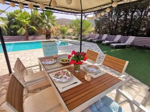 Unique Stonehouse Traditional Villa In Ayia Anna