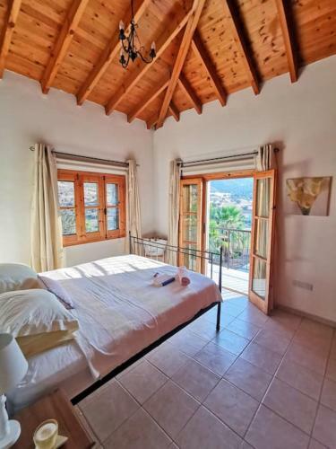 Unique Stonehouse Traditional Villa In Ayia Anna
