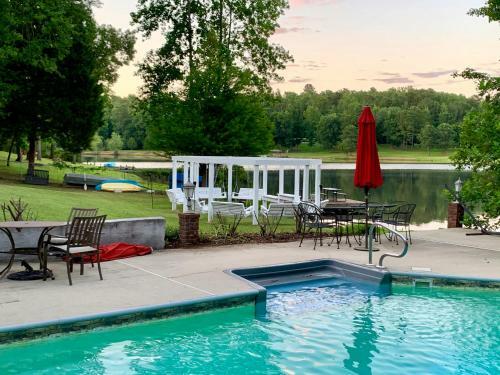 Bama Lakeside Retreat