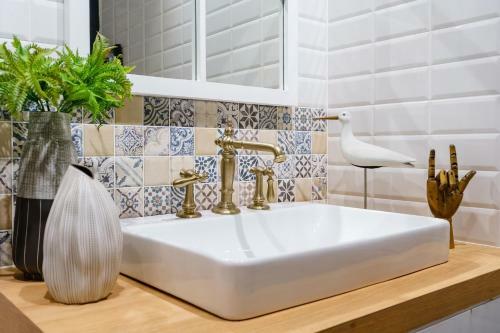 Luxury Villa For 16 People With Seaview, Pool And Bbq