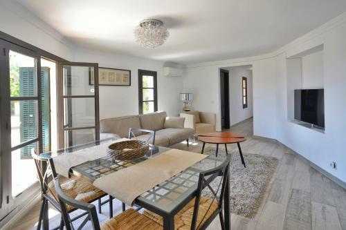 Luxury Villa For 16 People With Seaview, Pool And Bbq