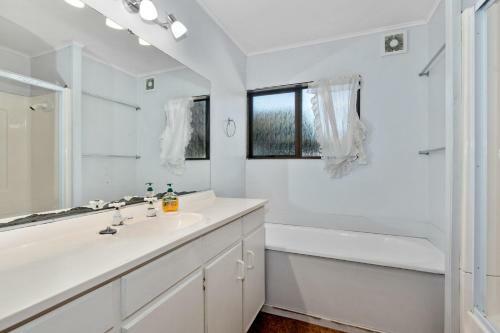 Ocean Sands - Mangawhai Heads Holiday Home