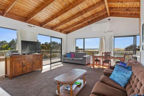 Ocean Sands - Mangawhai Heads Holiday Home
