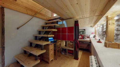 Authentic Chalet Full Of Charm, 5min. From Anz�re