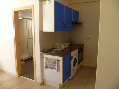 Laura's 2 Bedroom Apartment With Balcony!