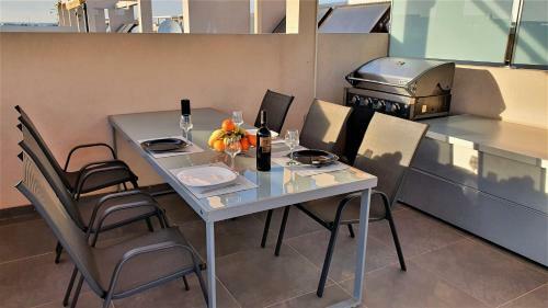 Apartamento Penthouse 2 Bedrooms In Mil Palmeras