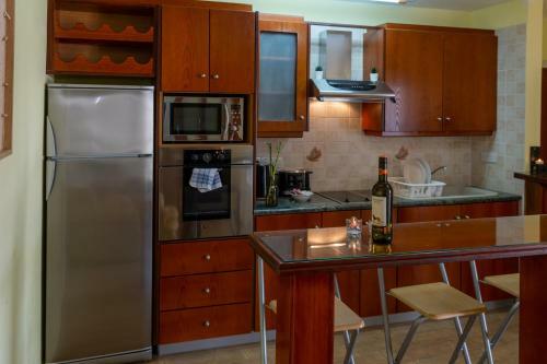 Gold Feathers Apartment