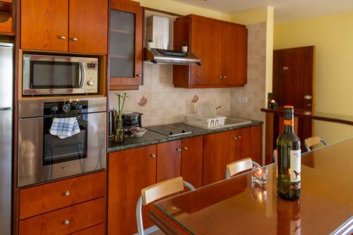 Gold Feathers Apartment
