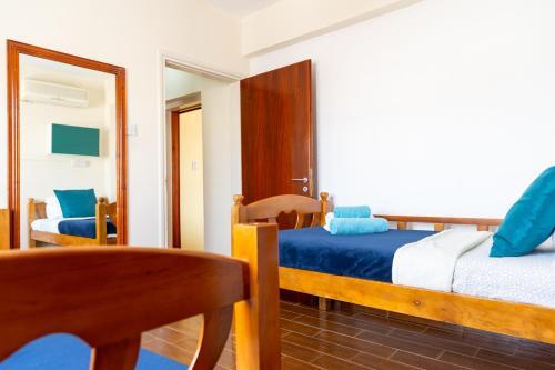 Gold Feathers Apartment