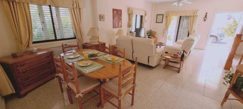 Swallow's Nest 3br Villa