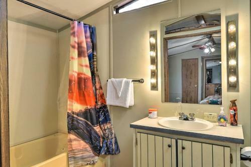 Pet-friendly Wedowee Cabin - Shared Boat Dock