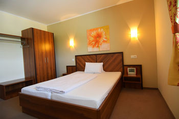 Checkin Hotel