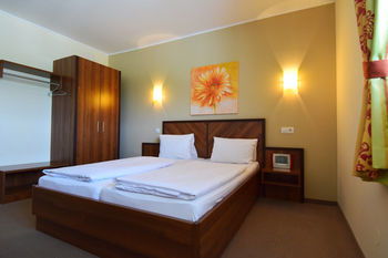 Checkin Hotel