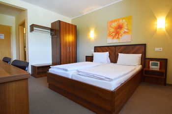 Checkin Hotel
