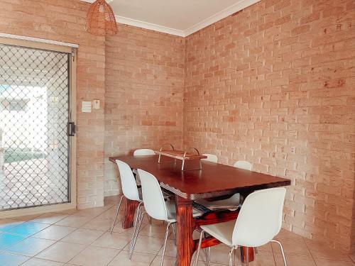 Carnarvon 3br & 2ba Holiday House