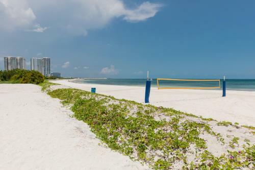 Apartamento Ocean View Condo - Beach, Pool & Jacuzzi!