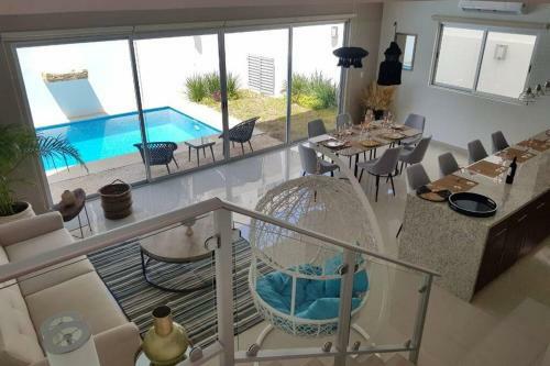 Gorgeous Villa W/ Private Pool Near The Beach