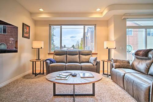 Sleek Escape With Balcony Less Than 1 Mi To 5th Avenue!