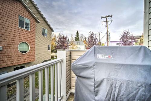 Sleek Escape With Balcony Less Than 1 Mi To 5th Avenue!