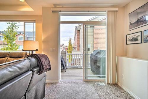 Sleek Escape With Balcony Less Than 1 Mi To 5th Avenue!