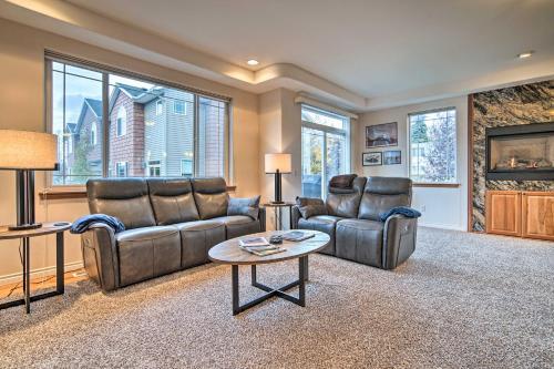 Sleek Escape With Balcony Less Than 1 Mi To 5th Avenue!