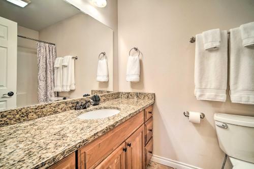 Sleek Escape With Balcony Less Than 1 Mi To 5th Avenue!