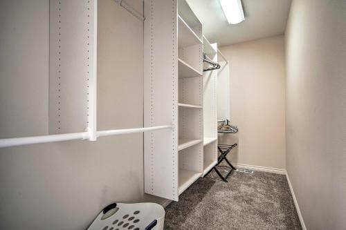 Sleek Escape With Balcony Less Than 1 Mi To 5th Avenue!