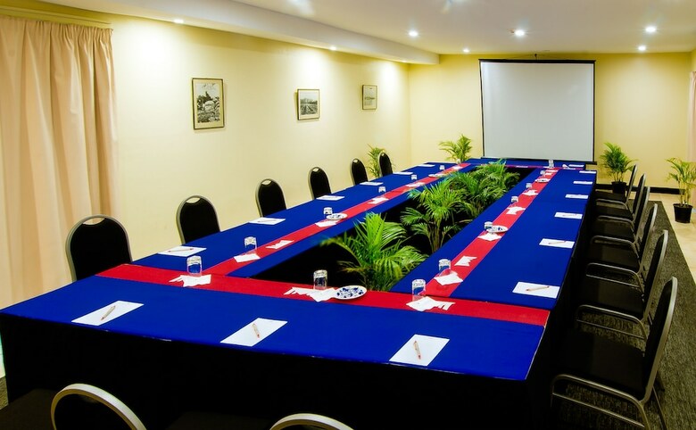Tanoa Waterfront Hotel