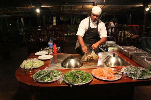 Hotel Club Fiji Resort