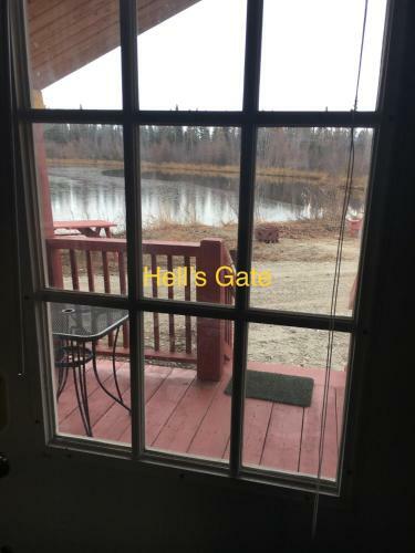 Hostal Alaska Log Cabins On The Pond