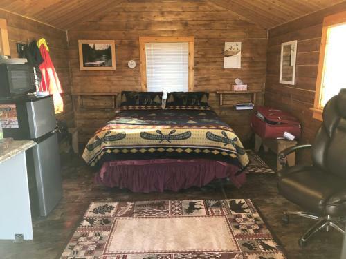 Hostal Alaska Log Cabins On The Pond