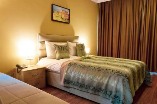 Hostal Golden Palms Guest House & Cafe