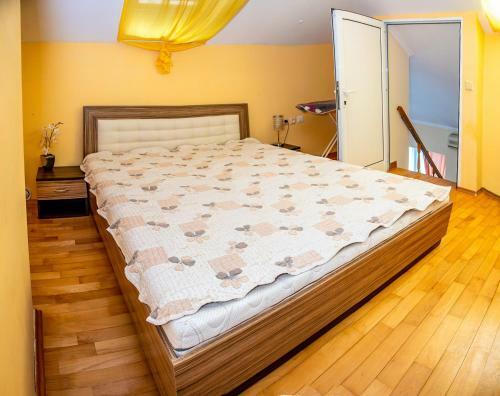 Apartamento Spacious & Sunny Maisonette W/ Terrace Near Centre