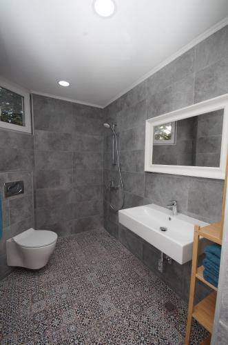 The White Apartment - Bogoridi Main Street