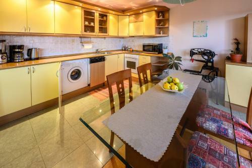 Buda High Steps Sunny Apartment - 5min To Beach