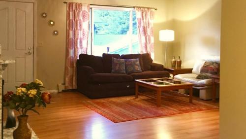 Rainbow Row - Two Private Units In Complex, Near Mendenhall Glacier, Trails, And Conveniences!