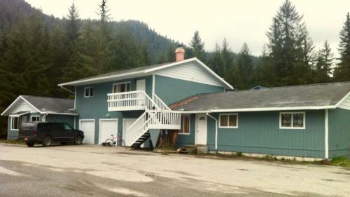 Rainbow Row - Two Private Units In Complex, Near Mendenhall Glacier, Trails, And Conveniences!