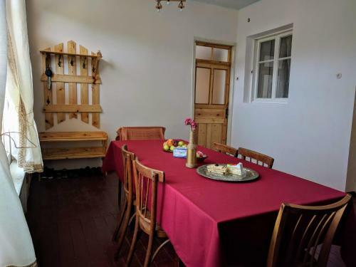 Hostal Tatev Guest House