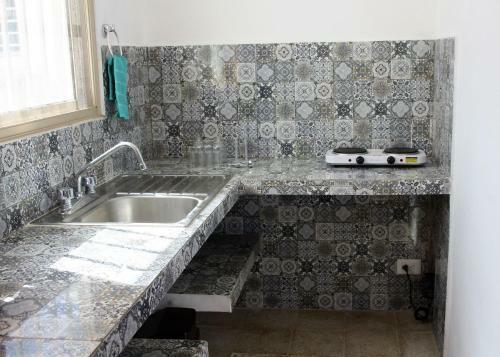 Cute Refurbished Beachfront House, Private Paradise For A Couple