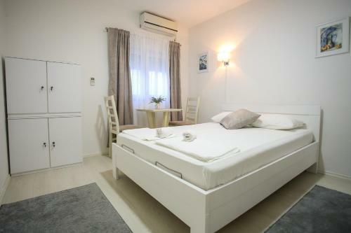 Hostal Guesthouse Aurora