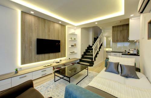 Emerald Apartment