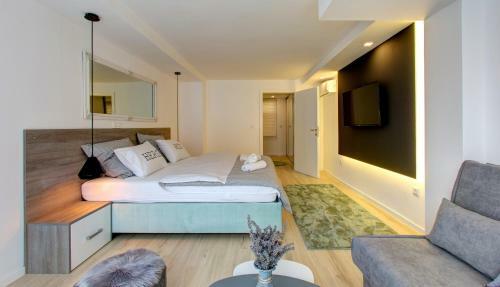 Emerald Apartment