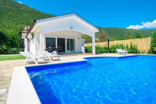 Villa Mirna